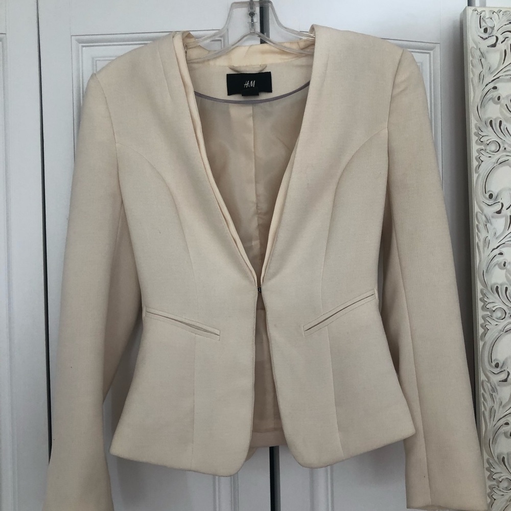 Ivory collarless blazer